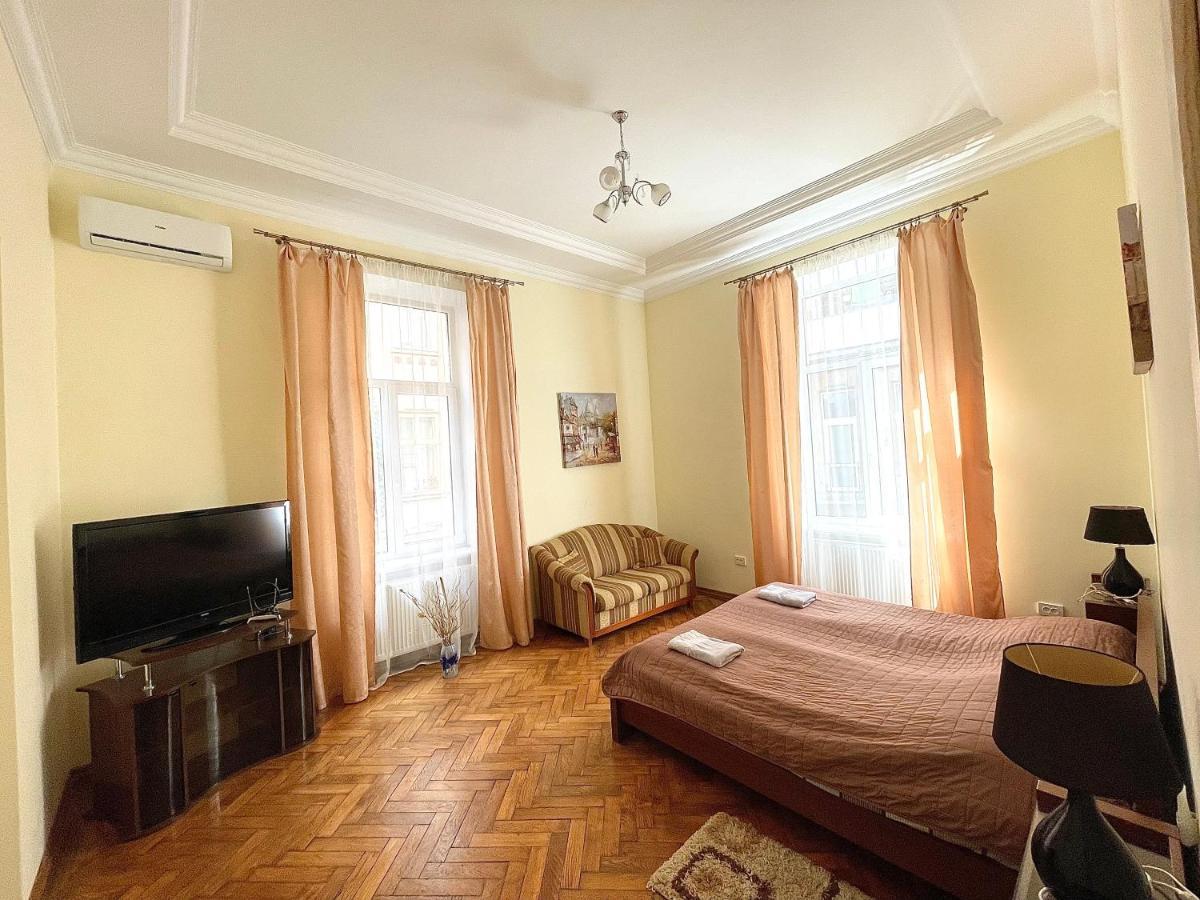 3 Rooms Apartments In The City Centr Lemberg Exterior foto