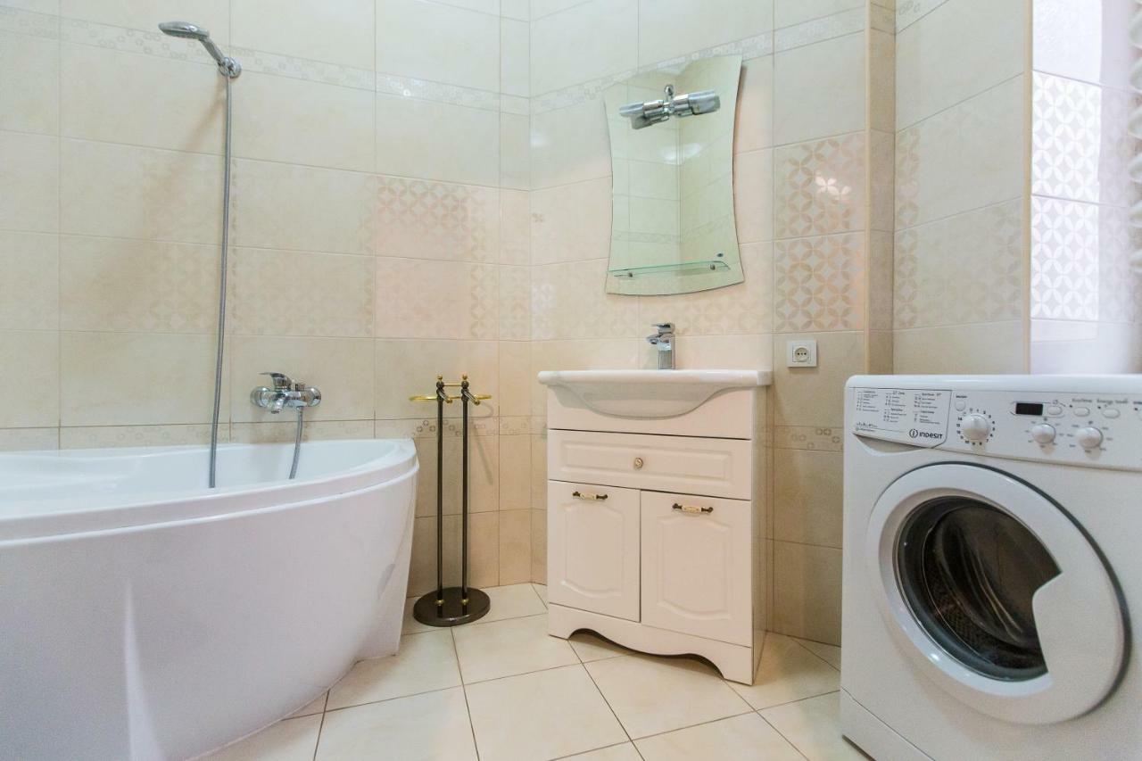 3 Rooms Apartments In The City Centr Lemberg Exterior foto